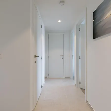 Huswell - Experience Coastal Luxury At Apartment